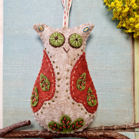 Folk Embroidered Owl Wool Mix Felt Craft Kit (Corinne Lapierre)