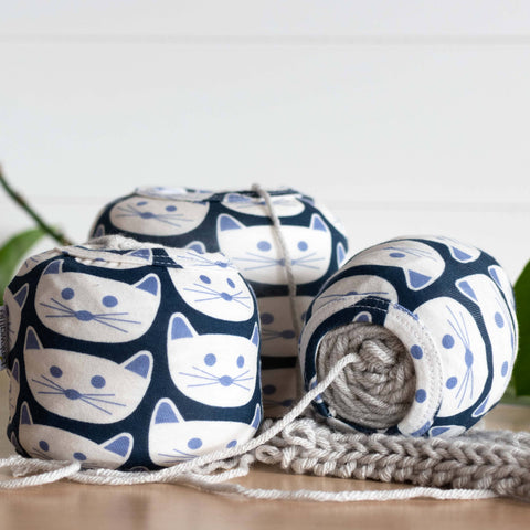 Kitty Cozy Cakes Yarn Cozy S-M-L (Binkwaffle)