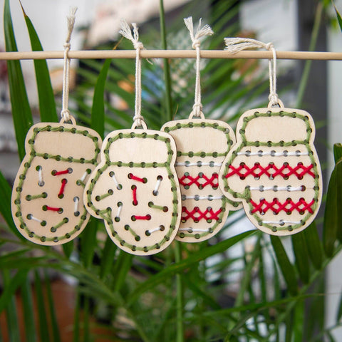 Yarn Christmas Mitten Ornament Embroidery Kit (Still Magnolia)