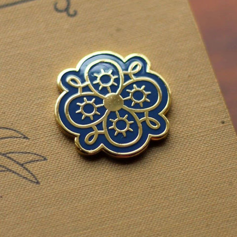 Pumpkin Seed Needle Minder (Avlea Folk Embroidery)