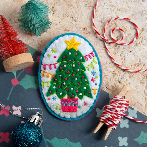 Merry Christmas Brooch Felting Kit