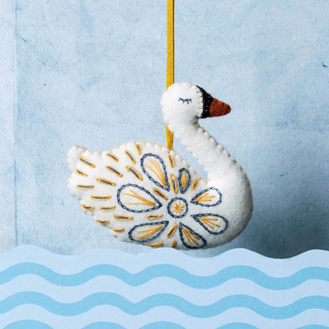 Swan A-Swimming Felt Craft Mini kit
