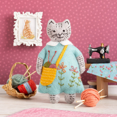 Mrs Cat Loves Knitting Felt Craft kit